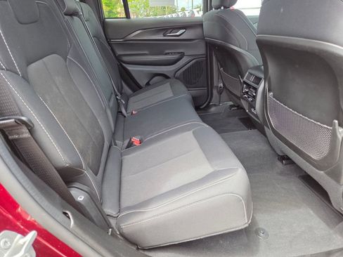 Used 2024 Jeep Grand Cherokee Laredo RWD image 13