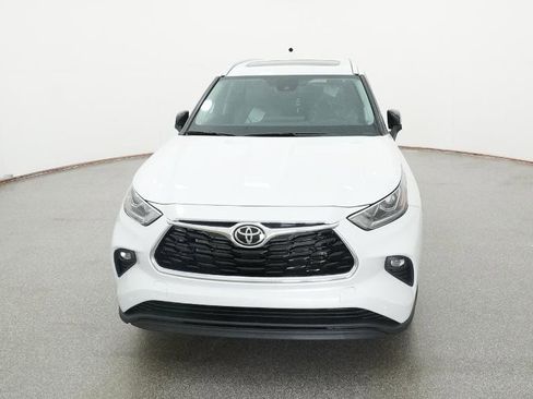 New 2026 Toyota Highlander AWD image 15