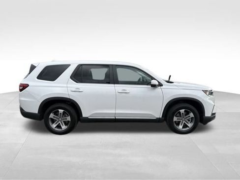 Used 2025 Honda Pilot EX-L image 9