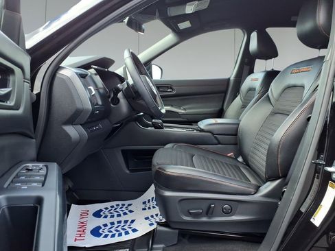 Used 2025 Nissan Pathfinder Rock Creek image 17