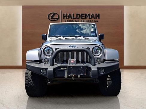 Used 2015 Jeep Wrangler Unlimited Sahara w/ Connectivity Group AWD/4WD image 2
