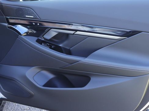 New 2026 BMW i5 eDrive40 w/ M Sport Package RWD image 18