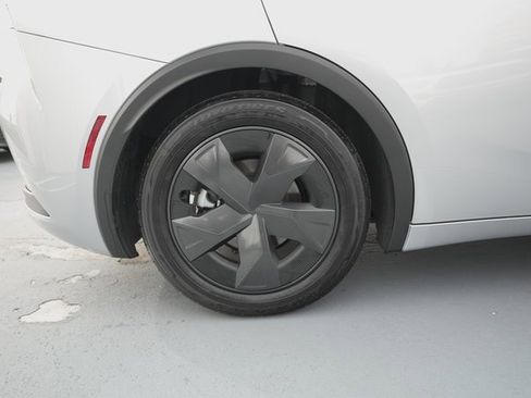 Certified 2025 Toyota Prius LE image 32