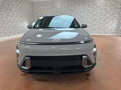 New 2026 Hyundai Kona SE image 2