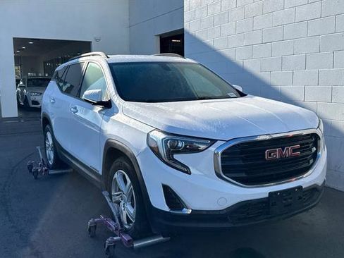 Used 2019 GMC Terrain SLE w/ Driver Convenience Package image 2