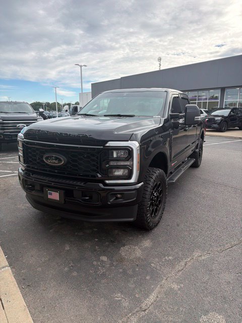 Used 2025 Ford F250 Lariat w/ Black Appearance Package AWD/4WD image 2