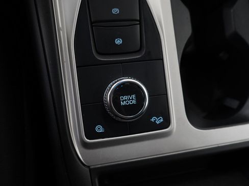 Used 2022 Ford Explorer XLT image 28