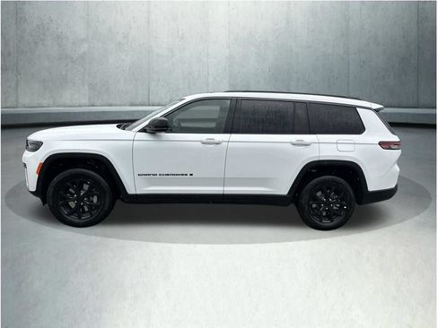 New 2026 Jeep Grand Cherokee L 4WD image 2
