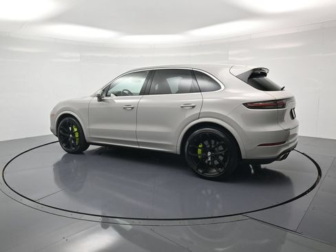 Certified 2022 Porsche Cayenne Turbo AWD/4WD image 3