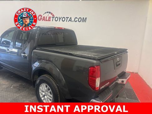 Used 2014 Nissan Frontier SV image 9