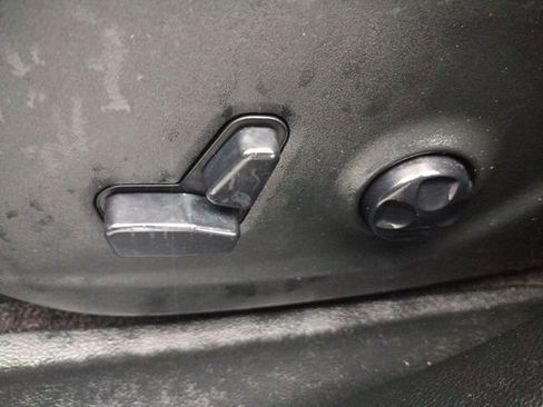 Used 2018 Jeep Cherokee Latitude Plus image 32