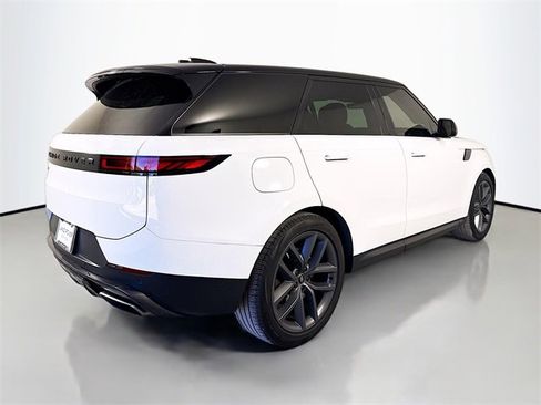 Used 2024 Land Rover Range Rover Sport SE image 5