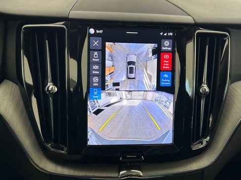 Certified 2025 Volvo XC60 B5 Plus image 17