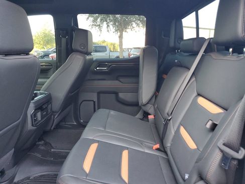 Used 2024 GMC Sierra 1500 AT4 w/ Technology Package AWD/4WD image 11