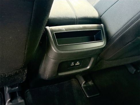 Used 2024 Nissan Pathfinder S image 28