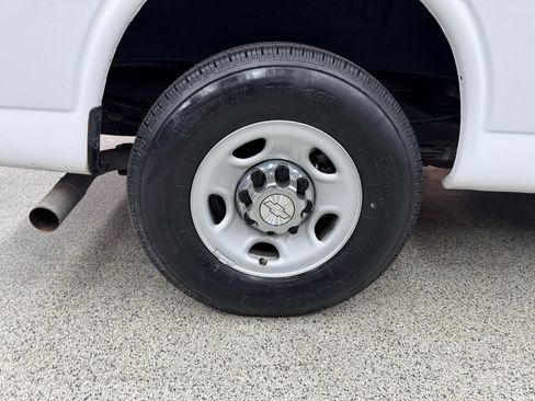 Used 2017 Chevrolet Express 3500 LT w/ LT Preferred Equipment Group image 26