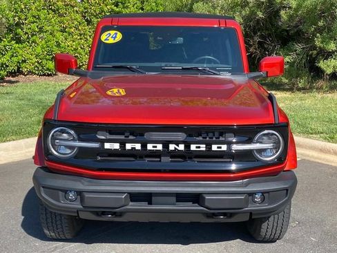 Used 2024 Ford Bronco Outer Banks AWD/4WD image 2