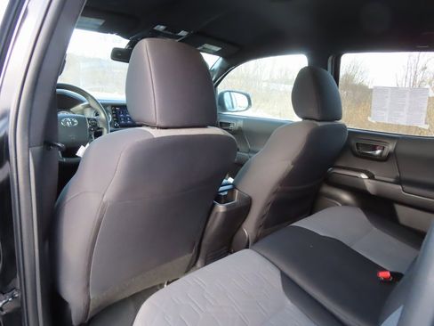 Used 2023 Toyota Tacoma TRD Off-Road image 28