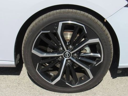 Used 2024 Nissan Altima 2.5 SR FWD image 9