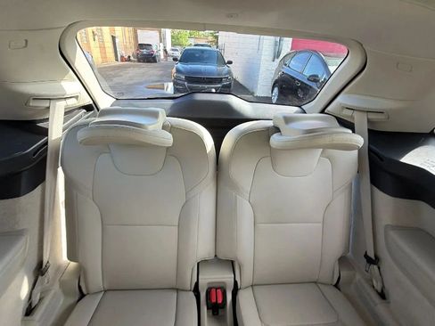 Used 2016 Volvo XC90 T6 Momentum w/ Momentum Plus Package AWD/4WD image 28