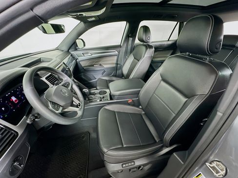 Used 2022 Volkswagen Atlas Cross Sport SEL image 13