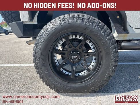 Used 2017 Jeep Wrangler Unlimited Rubicon w/ Cold Weather Group AWD/4WD image 22