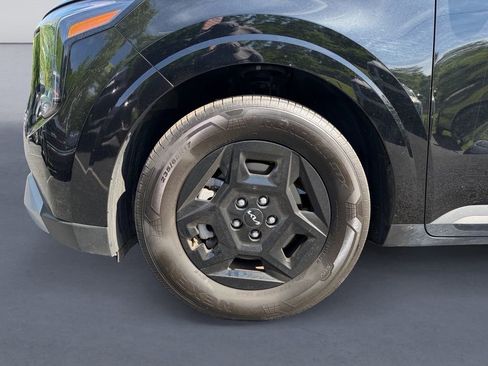 Used 2025 Kia Carnival image 9