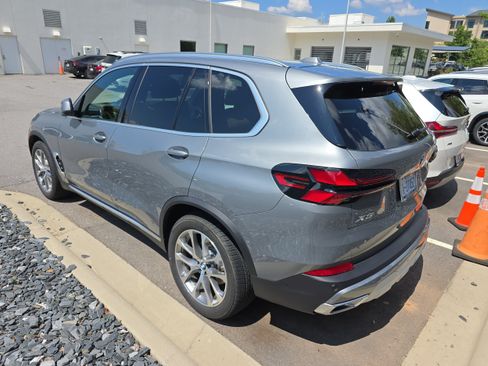 New 2026 BMW X5 xDrive40i w/ Premium Package AWD/4WD image 3