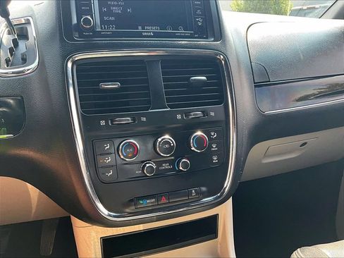 Used 2017 Dodge Grand Caravan SXT FWD image 19