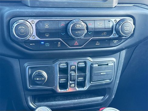 Used 2023 Jeep Wrangler Unlimited image 17