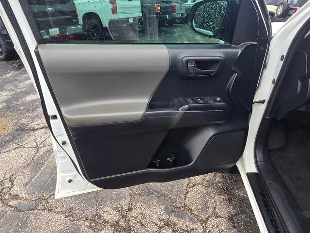 Used 2016 Toyota Tacoma SR AWD/4WD image 12