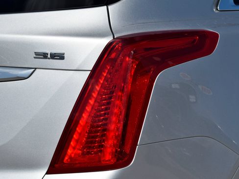 Used 2018 Cadillac XT5 Luxury w/ Driver Awareness Package FWD image 20