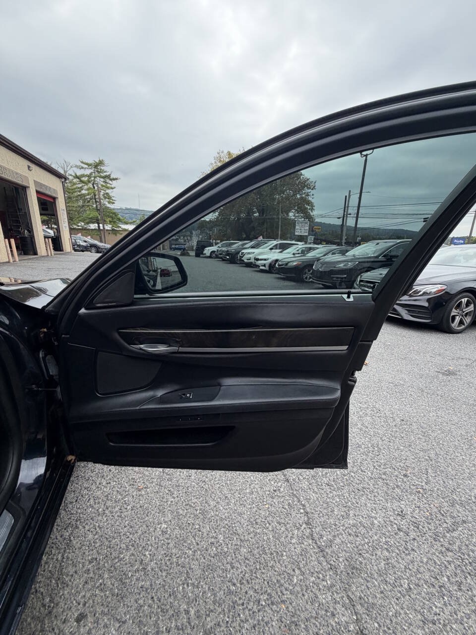 Used 2014 BMW 750Li RWD image 32