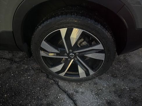 Used 2023 Volvo XC40 B5 Plus w/ Driver Assist Package image 10