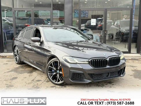Used 2021 BMW M550i xDrive w/ Dynamic Handling Package image 2