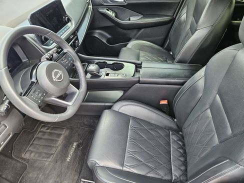 Used 2023 Nissan Rogue Platinum w/ Platinum Premium Package image 16