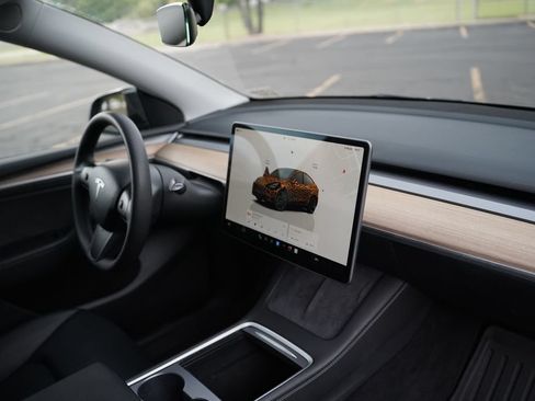 Used 2023 Tesla Model Y Long Range AWD/4WD image 15