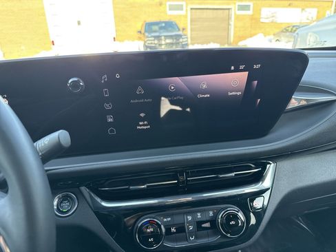 Used 2025 Buick Envista Sport Touring image 18