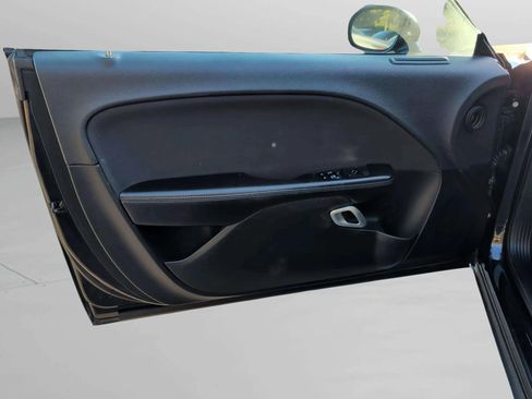 Used 2019 Dodge Challenger SXT image 27