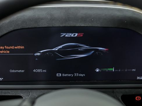 Used 2022 McLaren 720S Performance RWD image 22