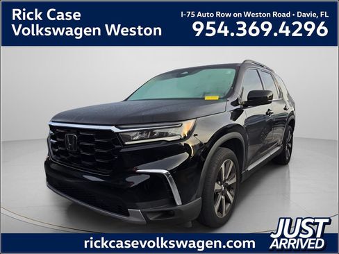Used 2024 Honda Pilot Touring image 1