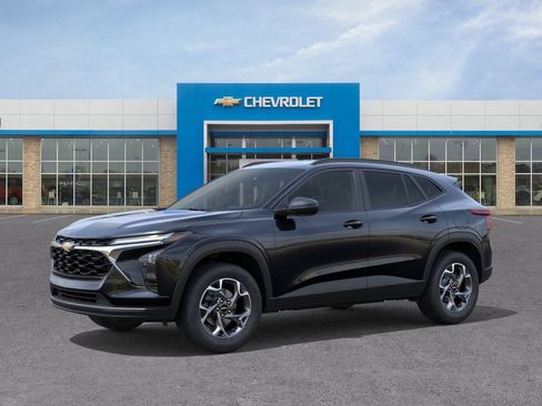 New 2026 Chevrolet Trax LT w/ Driver Confidence Package FWD image 2