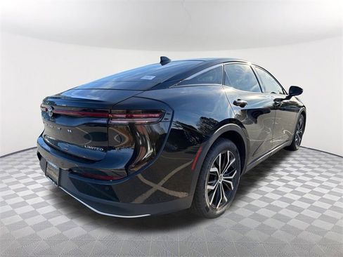 Used 2023 Toyota Crown Limited image 5