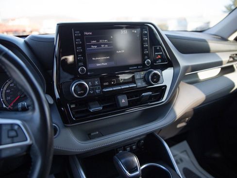 Used 2020 Toyota Highlander LE image 14
