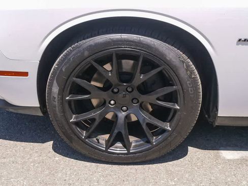 Used 2017 Dodge Challenger R/T RWD image 5