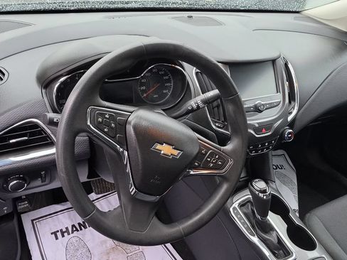 Used 2018 Chevrolet Cruze LT FWD image 8