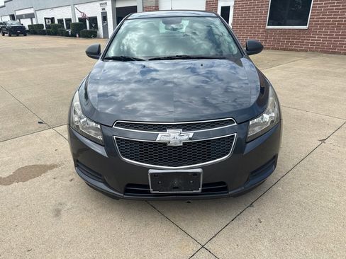 Used 2013 Chevrolet Cruze LS FWD image 2