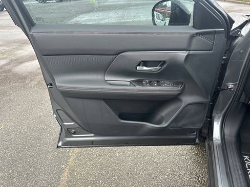 New 2026 Nissan Kicks SR w/ Cold Weather Package FWD image 10