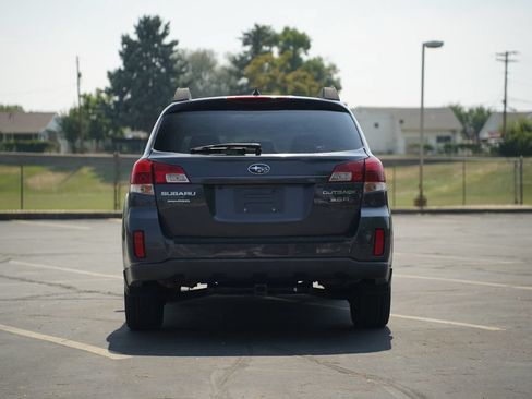 Used 2011 Subaru Outback 3.6R Limited AWD/4WD image 4
