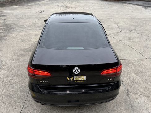 Used 2017 Volkswagen Jetta S image 3